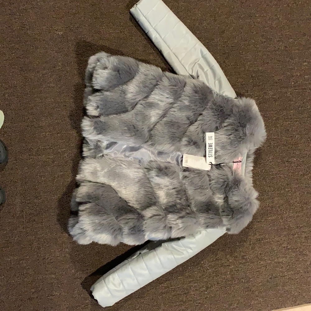Girls grey faux fur coat SZ XL